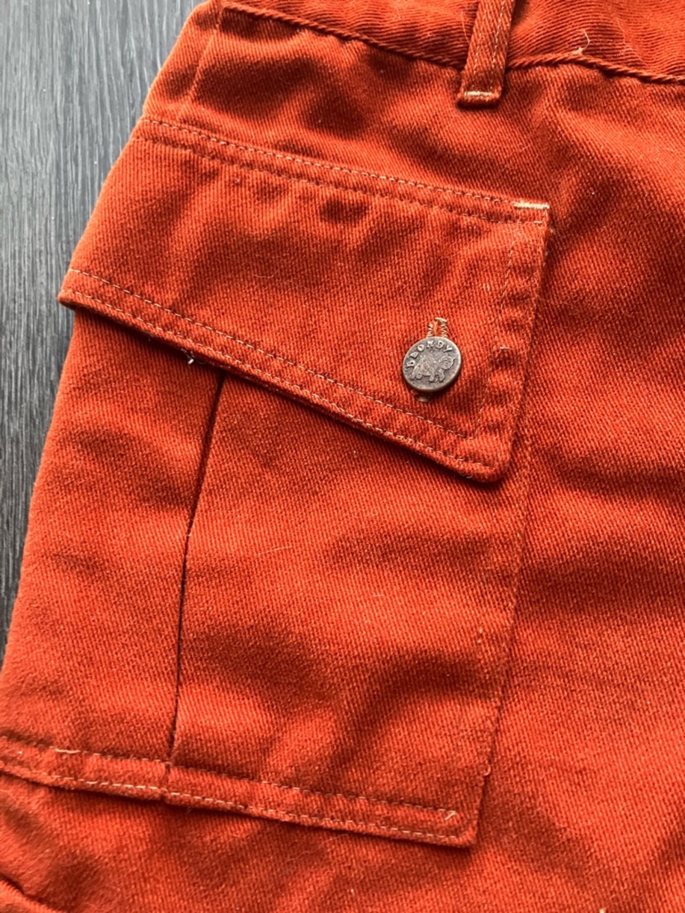 Vintage 60s Bold Rust Solid Colored Carpenter Style Casual Cuffed Mini Shorts - Picture 2 of 11
